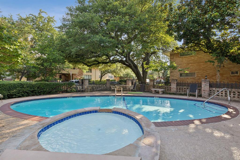 Prestwick Manor - Residential