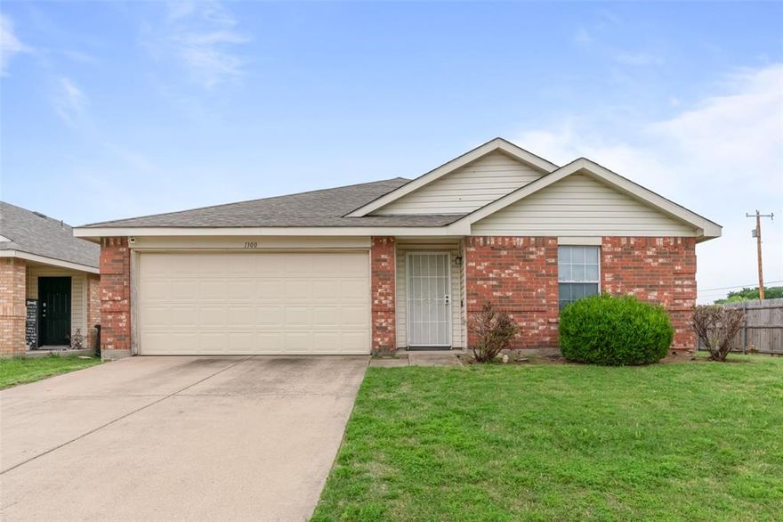 Welcome to 1300 Castle Ridge, where comfort, convenience, and charm come together in one inviting home. Nestled in an established Fort Worth neighborhood, this beautifully maintained property offers the perfect blend of functionality and warmth from the moment you arrive.
Inside you will  discover a bright, open layout designed for everyday living and effortless entertaining. The spacious living area flows seamlessly into the kitchen, creating a natural gathering space for family and friends. Whether you're hosting game night or enjoying a quiet evening in, this home adapts to your lifestyle with ease. The thoughtfully designed floor plan features generously sized bedrooms, including a private primary suite that offers a relaxing retreat at the end of the day. With ample closet space and well-appointed bathrooms, comfort and practicality are at the forefront.