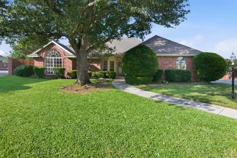 Photo of 729 Bent Tree Court, Hurst, TX 76054 (MLS # 21242904)
