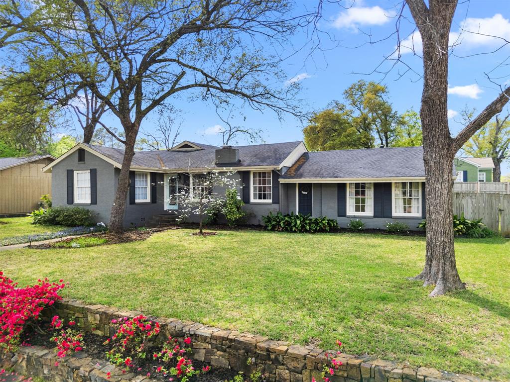 1403 S Robertson Avenue