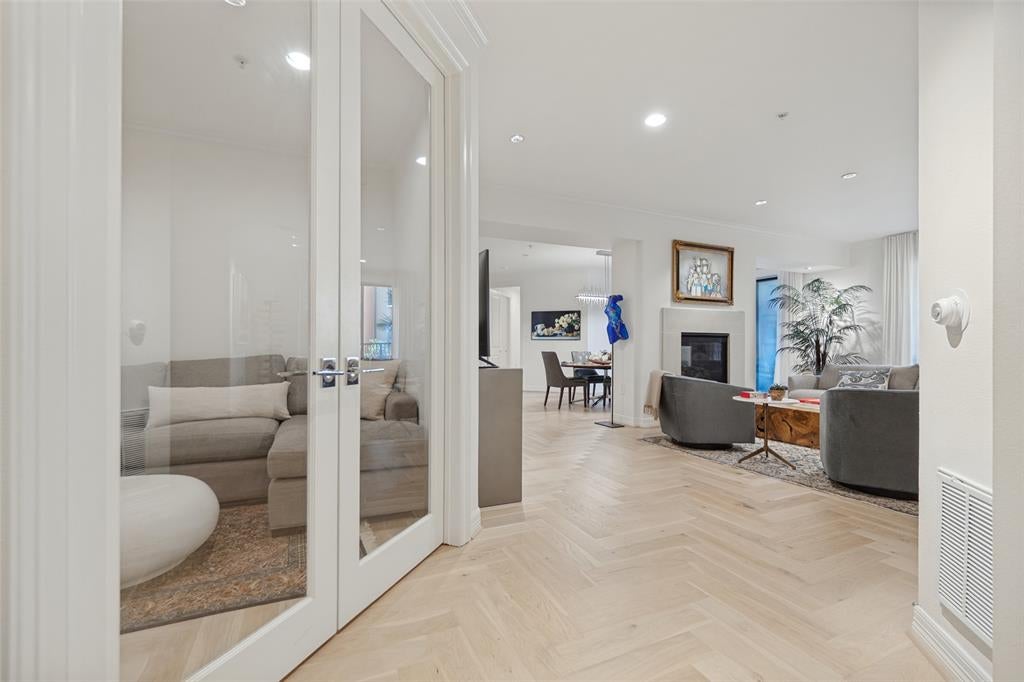 8616 Turtle Creek Boulevard 214
