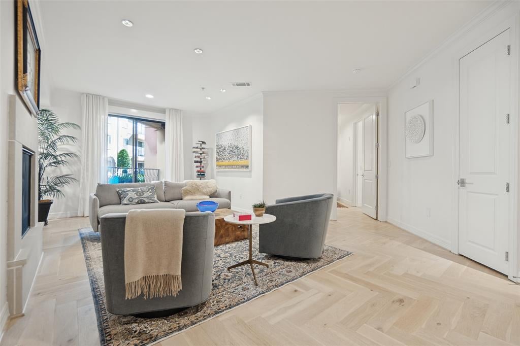 8616 Turtle Creek Boulevard 214