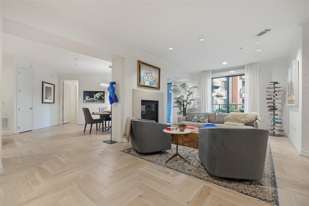 8616 Turtle Creek Boulevard 214