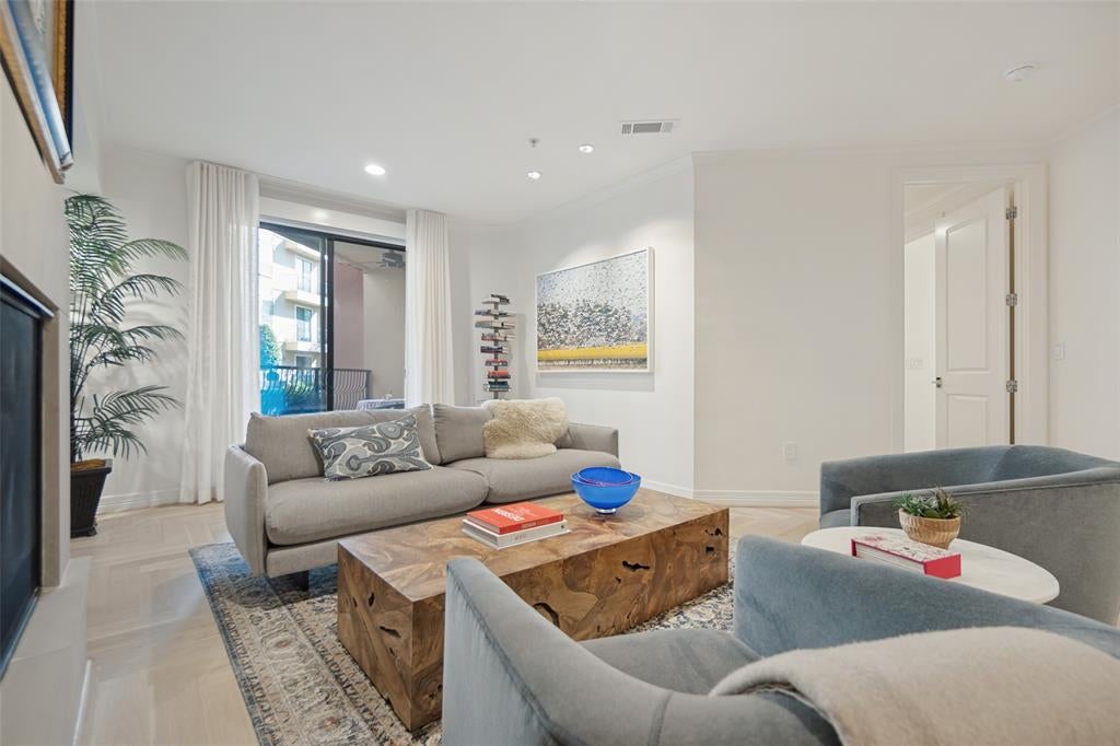 8616 Turtle Creek Boulevard 214