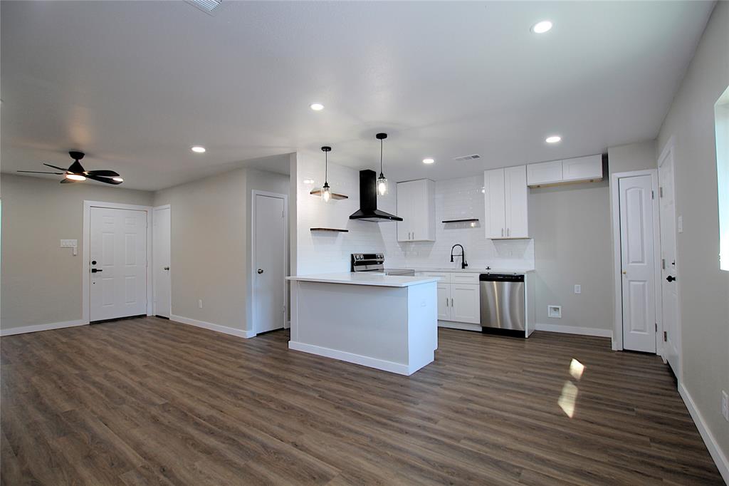 810 Laguna Drive