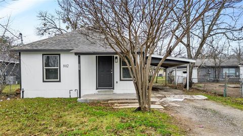 Photo of 802 S Jackson Street, Kaufman, TX 75142 (MLS # 21163814)