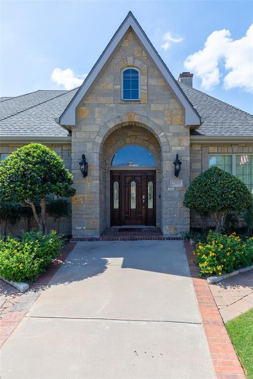2301 Lynbrook Drive