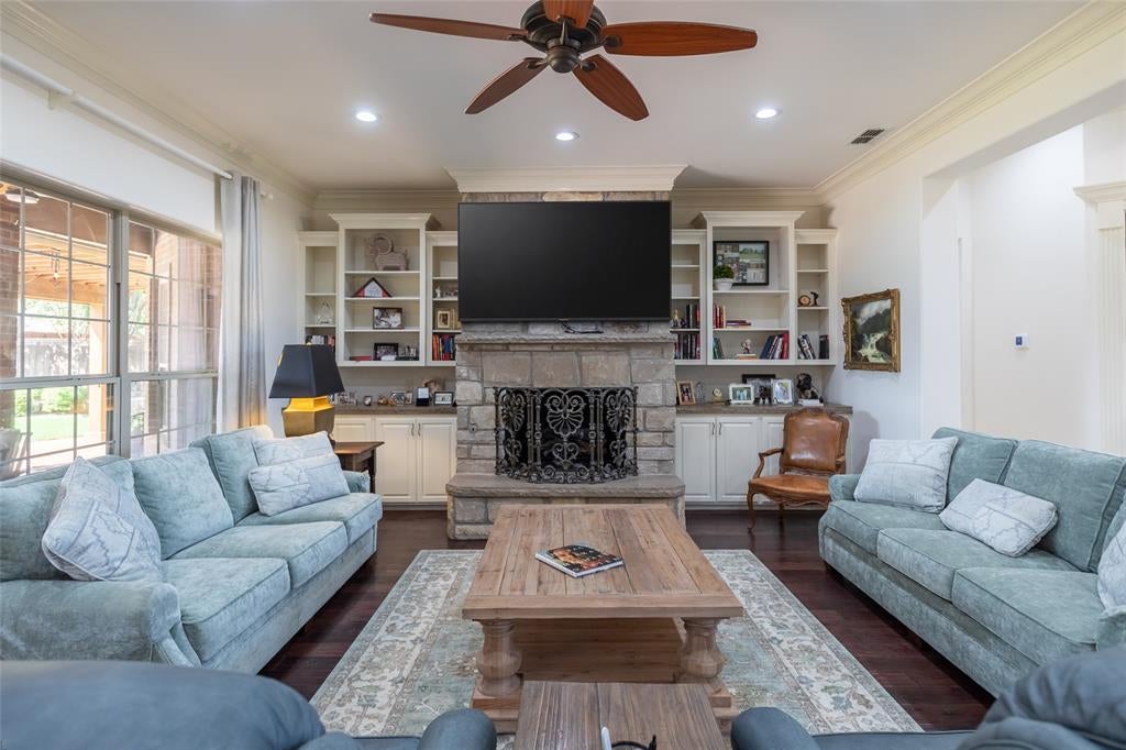 2301 Lynbrook Drive