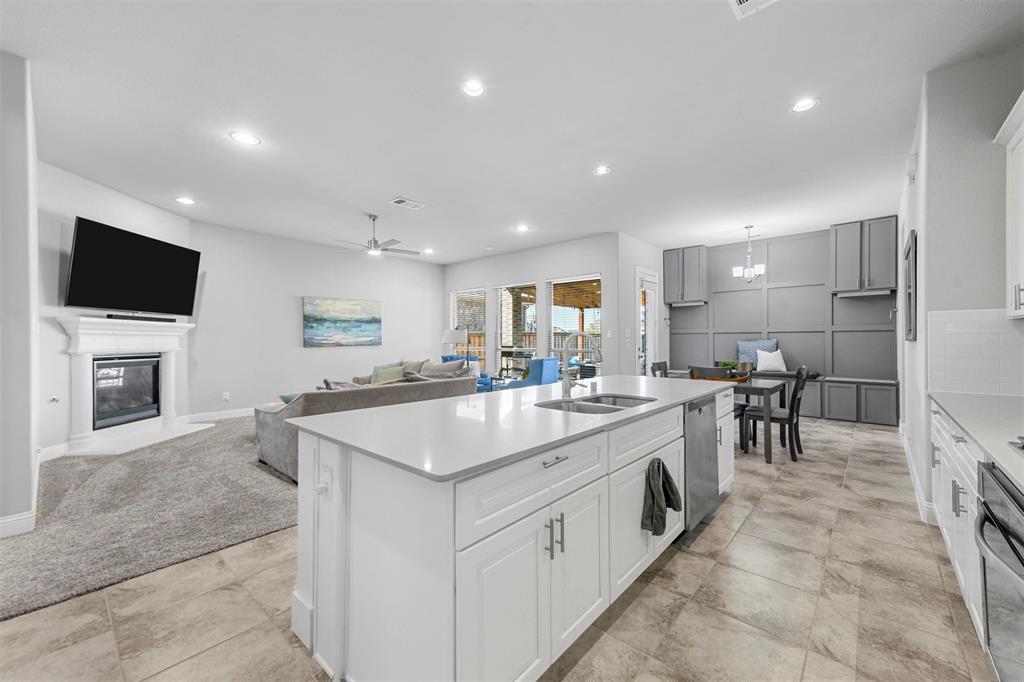 Farmers Branch, Texas 75234, United States, 4 Bedrooms Bedrooms, ,3 BathroomsBathrooms,Residential,Active,79399