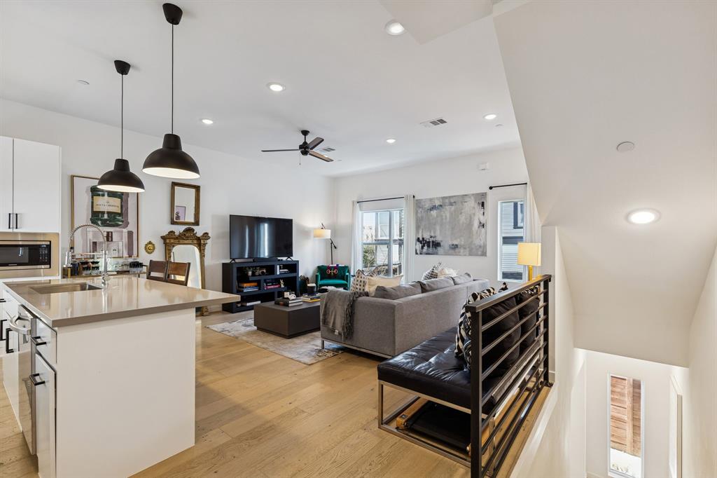 1507 N Garrett Avenue 202