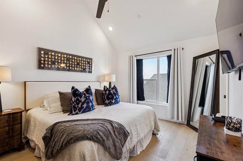 1507 N Garrett Avenue 202