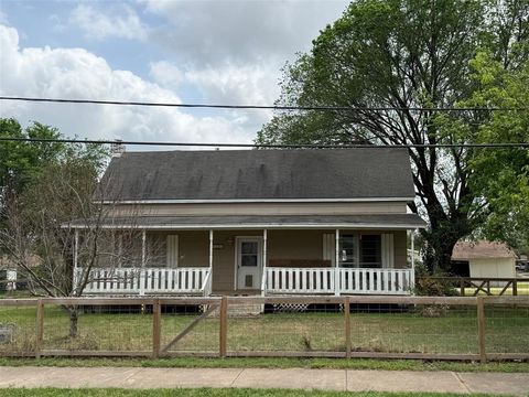 280 W 4th Street Crawford TX 76638