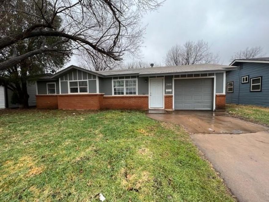 Super Cute 3 Bedroom, 1 Bathroom Home. Big back yard. Owner must approve all pets.
*owner is a Real Estate Agent in Texas*
Requires tenant enrollment to the Tenant Benefit Package through Gerard Real Estate. Ask us for details. $39.00 a month.