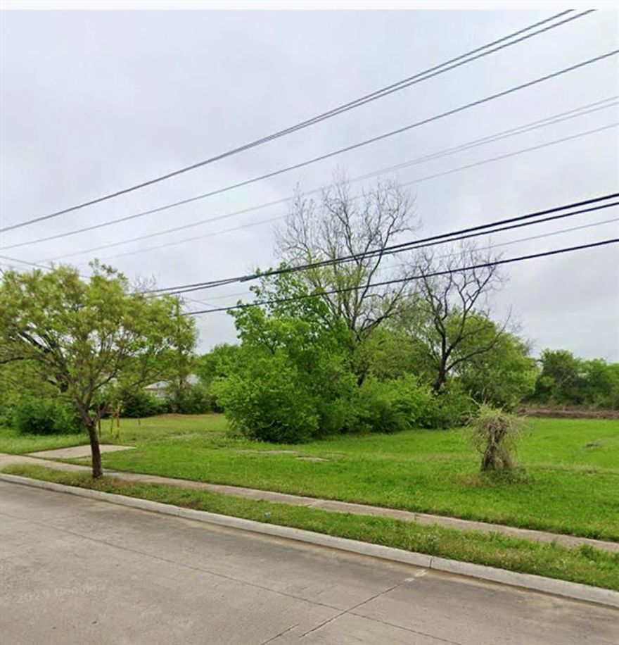 This beautiful corner lot spanning over an acre offers an incredible opportunity to build your custom home with plenty of space to design exactly what you want. Large residential lots like this are rare, especially at this price point, making it a fantastic opportunity for anyone looking to create their ideal home in Fort Worth.

With generous room for a spacious layout, outdoor living, and future expansion, this lot provides exceptional value and flexibility. Enjoy the peaceful setting while still being close to everyday conveniences and major roads.