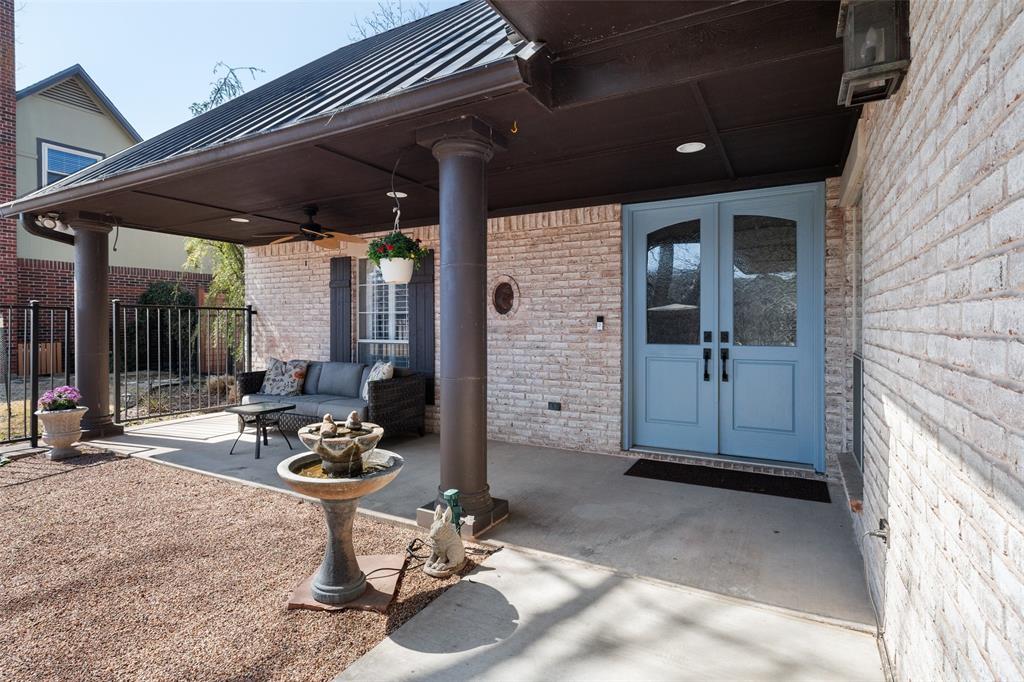 8903 Ravenswood Road