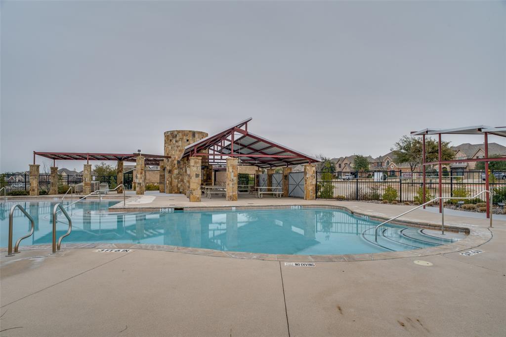 Fort Worth, Texas 76244, United States, 4 Bedrooms Bedrooms, ,3 BathroomsBathrooms,Residential,Contingent,115342