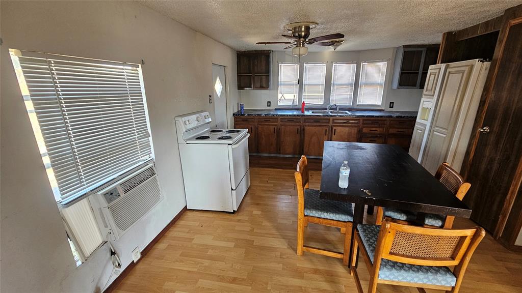 Western Lake Estate - Residential