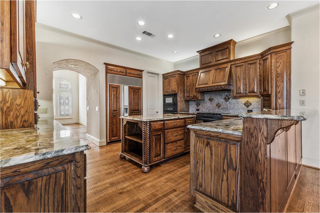 2609 Queen Elizabeth Boulevard