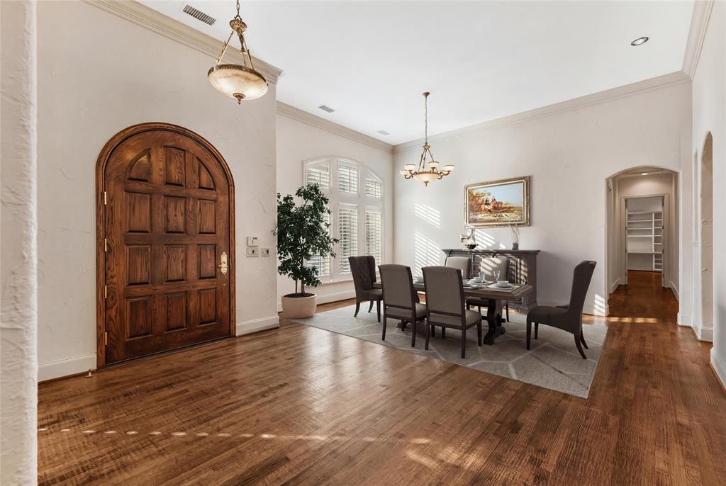 2609 Queen Elizabeth Boulevard