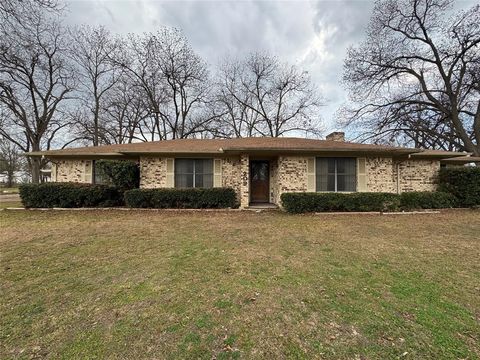 209 N Harrison Street Roxton TX 75477