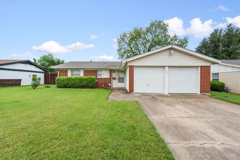 Photo of 613 Whitener Road, Euless, TX 76040 (MLS # 21236924)