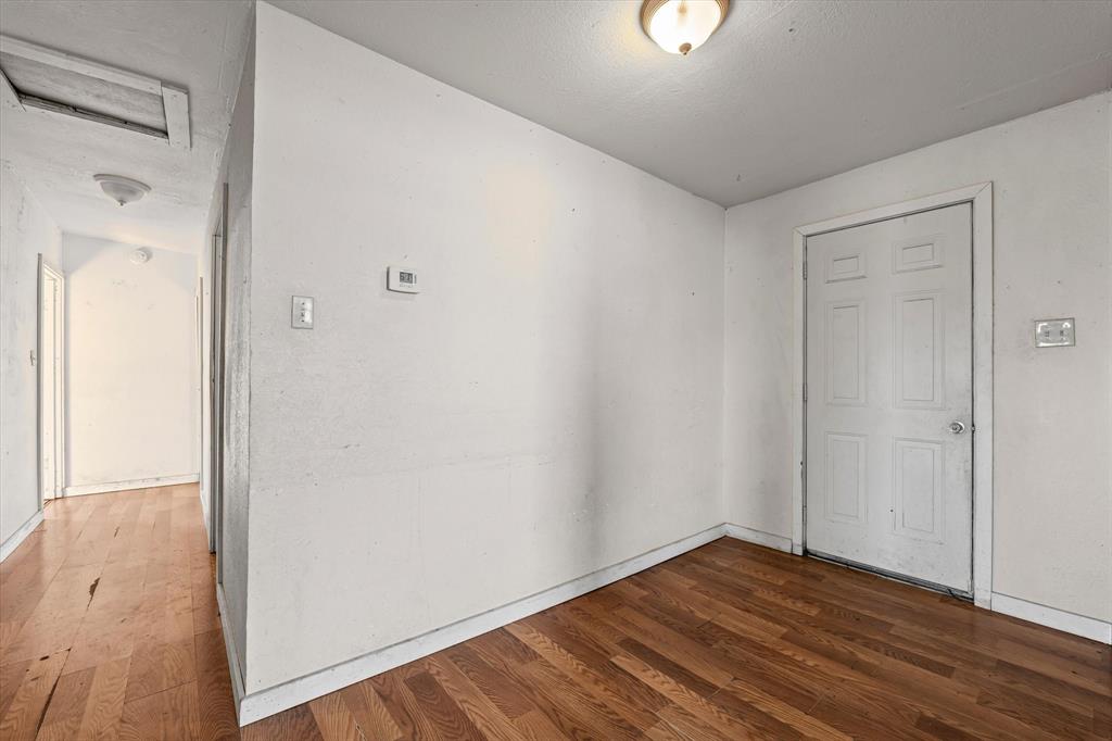 Tomas De La Vega - Residential