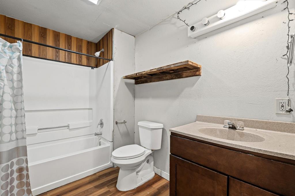 Tomas De La Vega - Residential