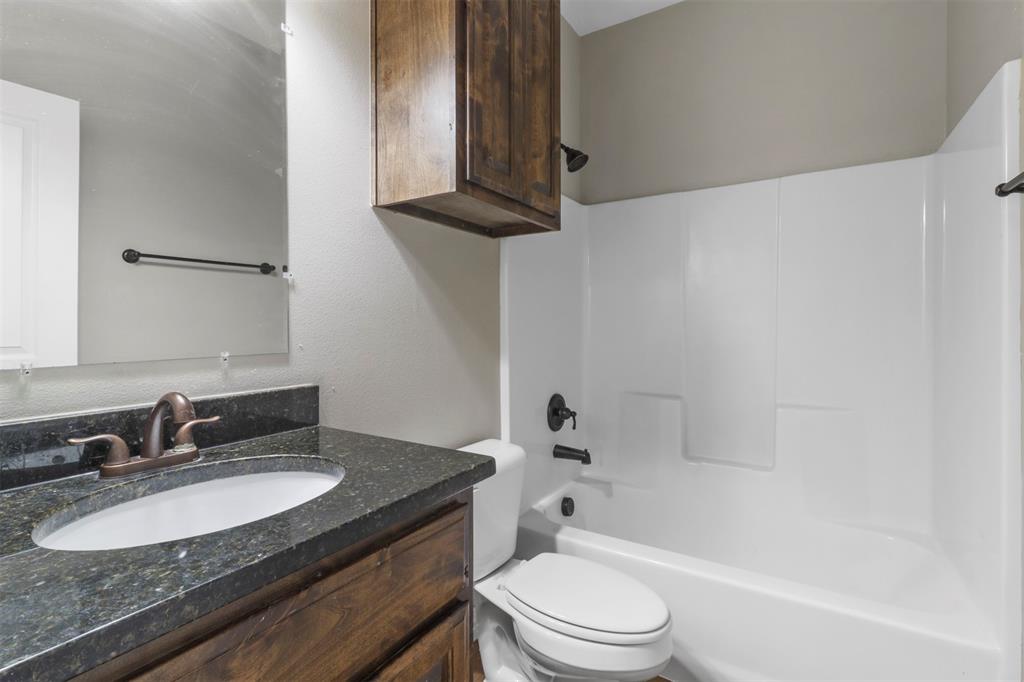 J C Linnstaedts Add - Residential Lease