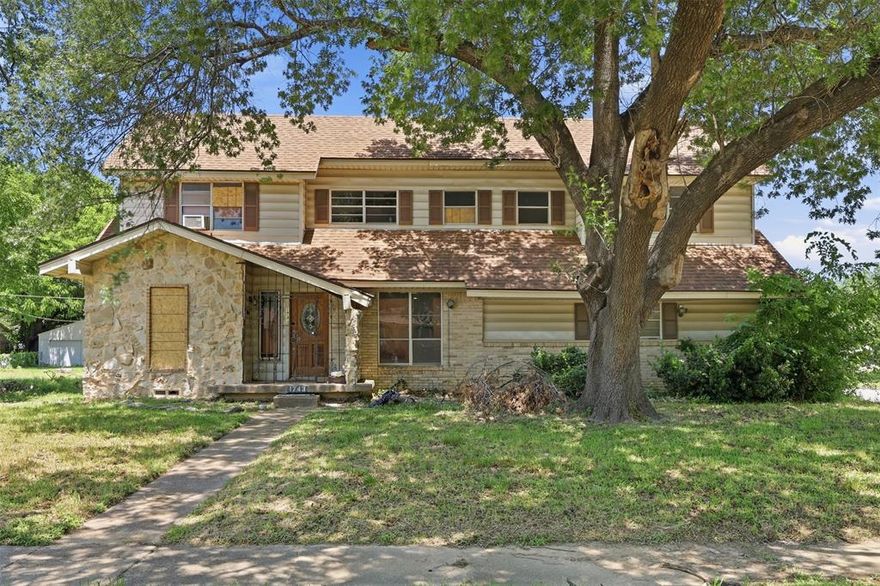 Investor opportunity with great potential. This home needs work and is ideal for investors, flippers, or buyers looking for a project.