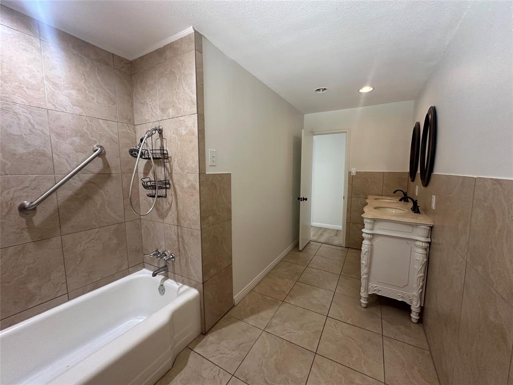 Lake Highlands Estates - Residential Lease