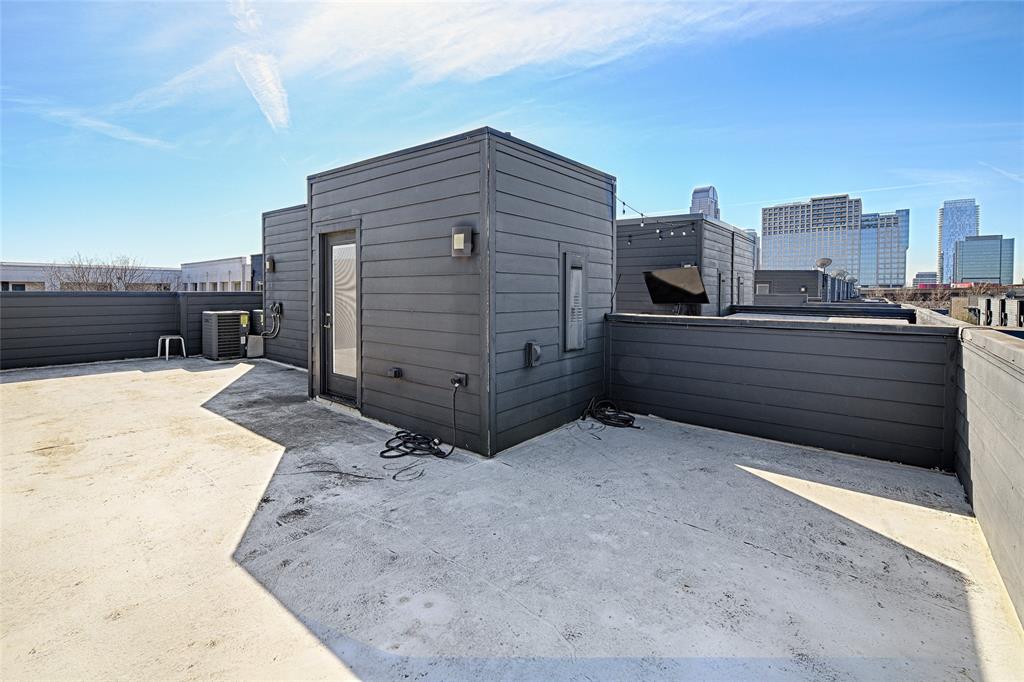 Flora Street Twnhms 02 - Residential Lease