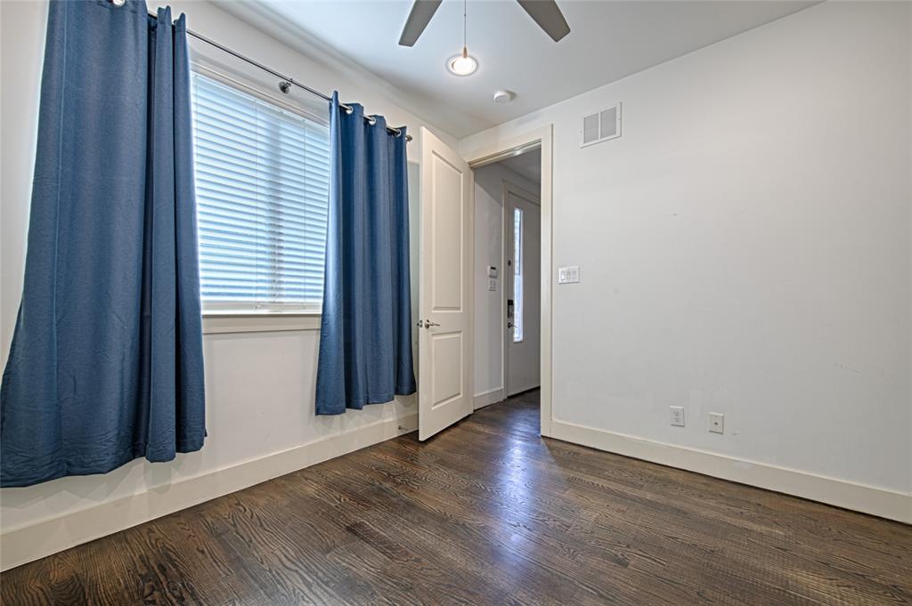 Flora Street Twnhms 02 - Residential Lease