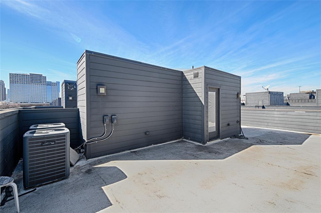 Flora Street Twnhms 02 - Residential Lease