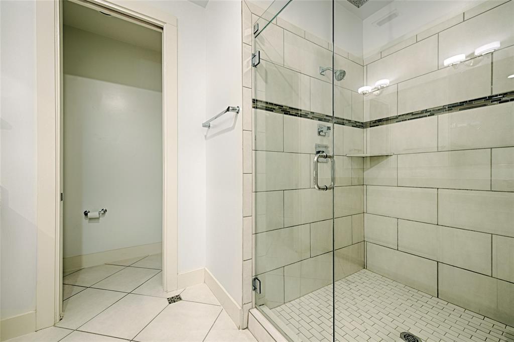 Flora Street Twnhms 02 - Residential Lease