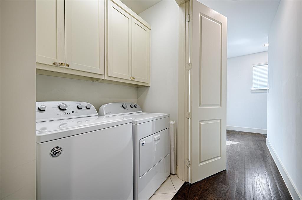 Flora Street Twnhms 02 - Residential Lease