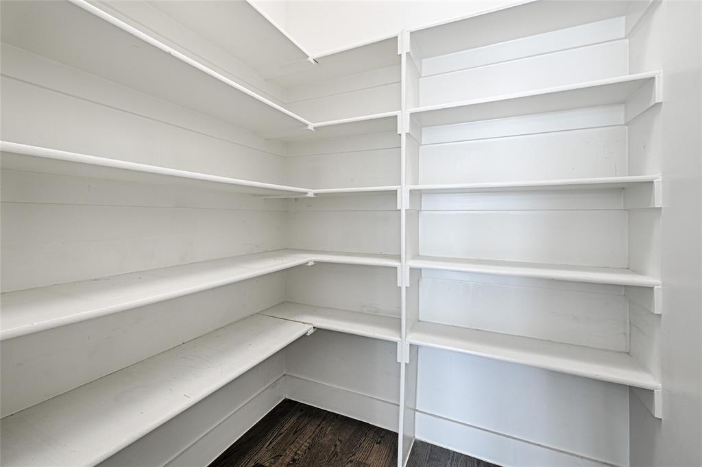 Flora Street Twnhms 02 - Residential Lease