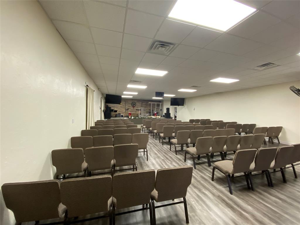 URBANDALE - Commercial Sale