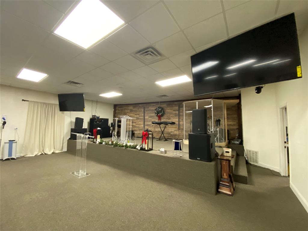 URBANDALE - Commercial Sale