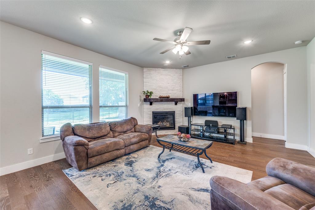 912 Fallbrook Avenue