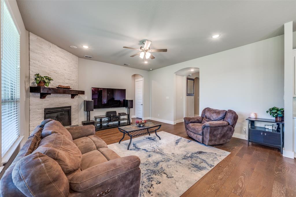 912 Fallbrook Avenue