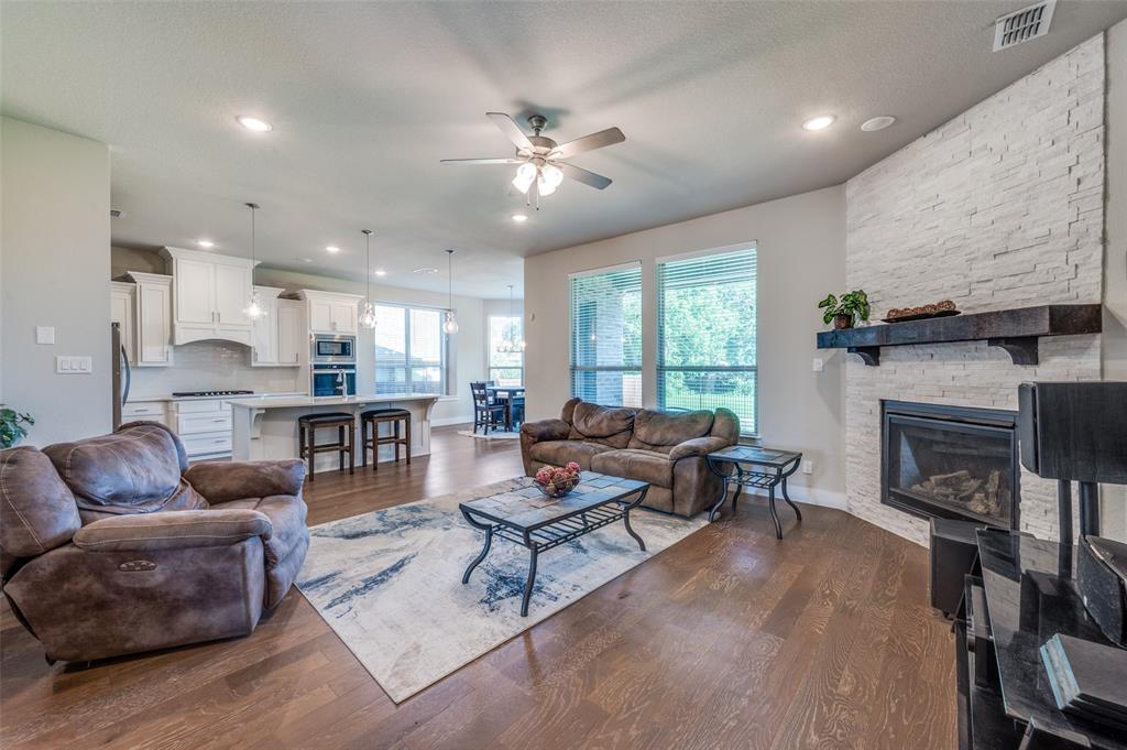 912 Fallbrook Avenue