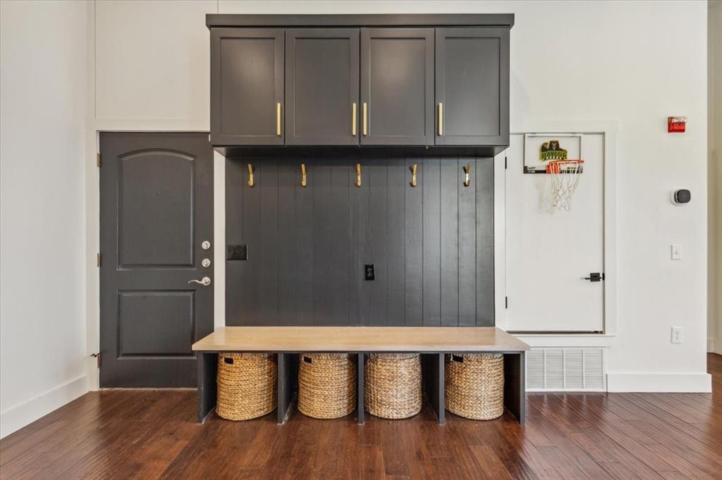 Austin Ave Flats, Orig Taylor - Residential