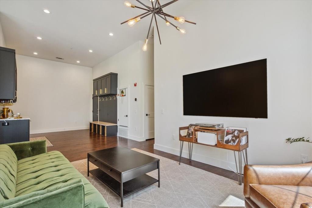 Austin Ave Flats, Orig Taylor - Residential