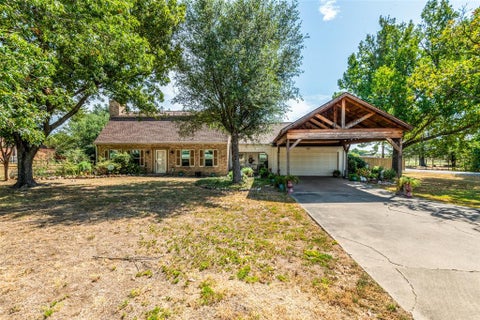 Photo of 719 S Houston Street, Edgewood, TX 75117 (MLS # 21366554)