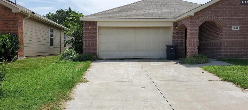 Photo of 1861 Sheffield Place, Fort Worth, TX 76112 (MLS # 21157578)