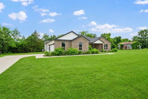 Photo of 646 County Road 4109, Greenville, TX 75401 (MLS # 21416654)