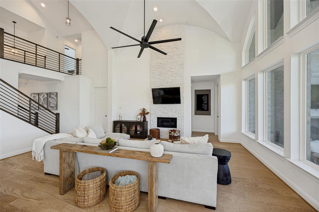 VINTAGE PLACE - Residential