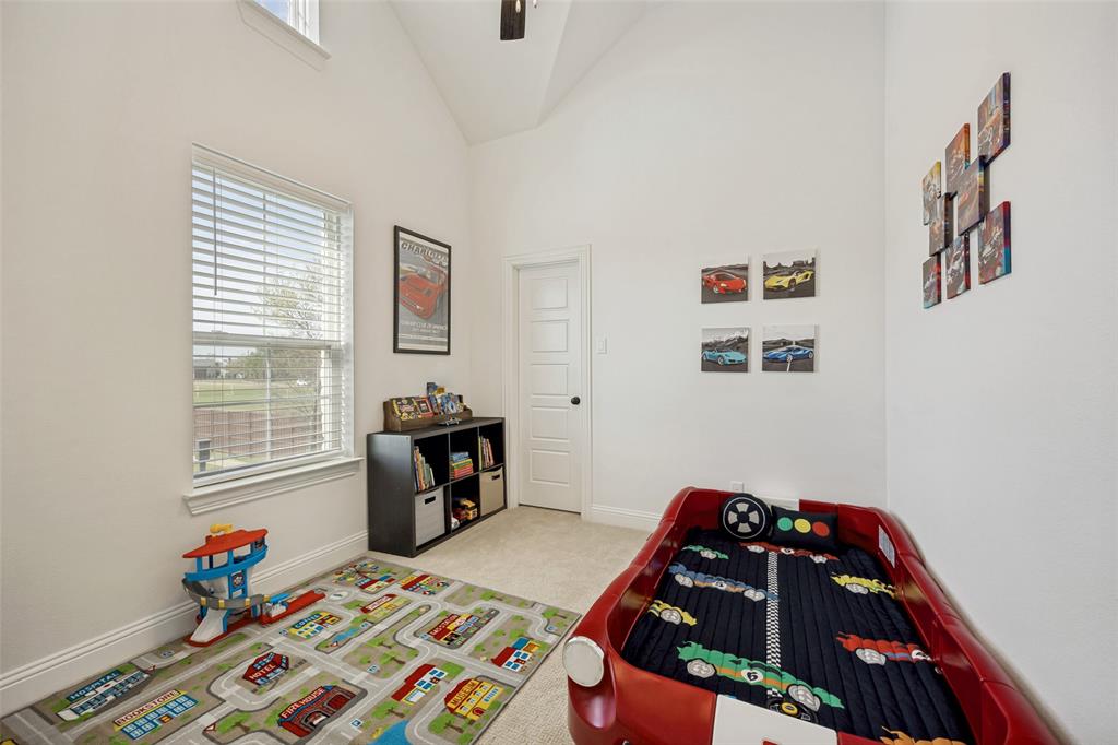 VINTAGE PLACE - Residential