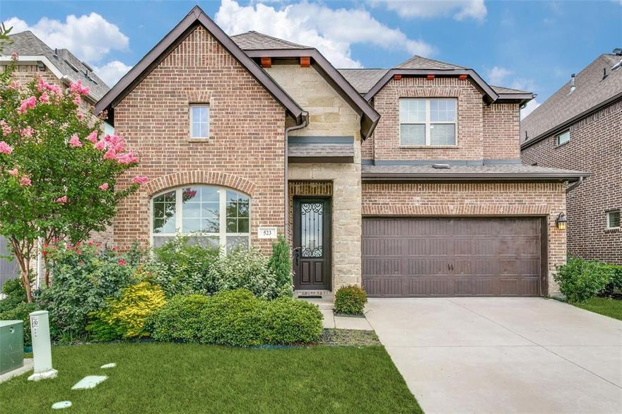 Welcome to 523 Paddock Way, a beautifully maintained David Weekley home available for lease in the desirable North Hills Estates neighborhood of Irving—located just behind the prestigious North Hills School.
This spacious two-story single-family home offers 4 bedrooms (2 downstairs and 2 upstairs) and 3 full baths, designed for comfortable living and easy entertaining. High ceilings and luxury vinyl flooring throughout create a warm, inviting feel as natural light fills the open layout.
The modern kitchen features quartz countertops, a gas cooktop, a functional island, and custom cabinetry—ideal for everyday meals or hosting gatherings. The connected dining and living areas keep the home’s main floor open and social.
The primary suite, privately located on the first floor, includes a serene bath with a separate extended shower and updated lighting. A second bedroom and full bath downstairs offer flexibility for guests, an in-law suite, or a home office. Upstairs, you’ll find two additional bedrooms, one full bathroom and a large game room, perfect for recreation or movie nights.
Additional highlights include:
* No carpet anywhere in the home
* Fresh interior paint and new light fixtures
* Recessed lighting throughout
* Epoxy-coated garage floor
Situated just minutes from Las Colinas, this home offers convenient access to restaurants, shopping, Toyota Music Factory, and major highways, with DFW Airport less than 5 minutes away.
This home blends comfort, location, and style—a must-see rental opportunity in North Hills Estates!