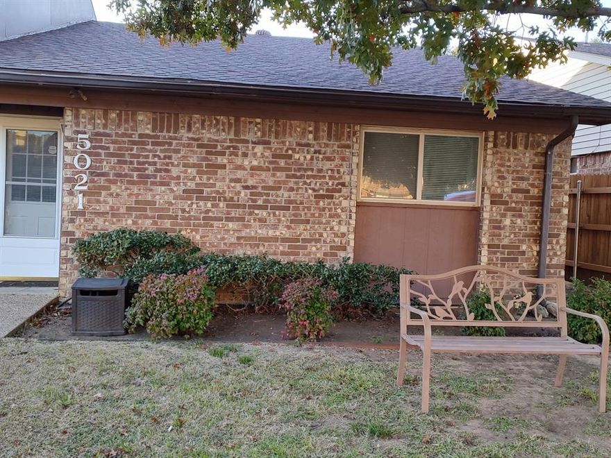 Cute and clean  townhome in a convenient location with easy access to Loop 820. Features include split bedrooms, a study, kitchen with breakfast bar.
Ceiling fans, plank flooring and a small patio. Upgraded vinyl windows. 
Lease must start within 2 weeks of approval. Call for pet restrictions.